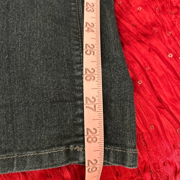 D. Jeans - Picture 4 of 5